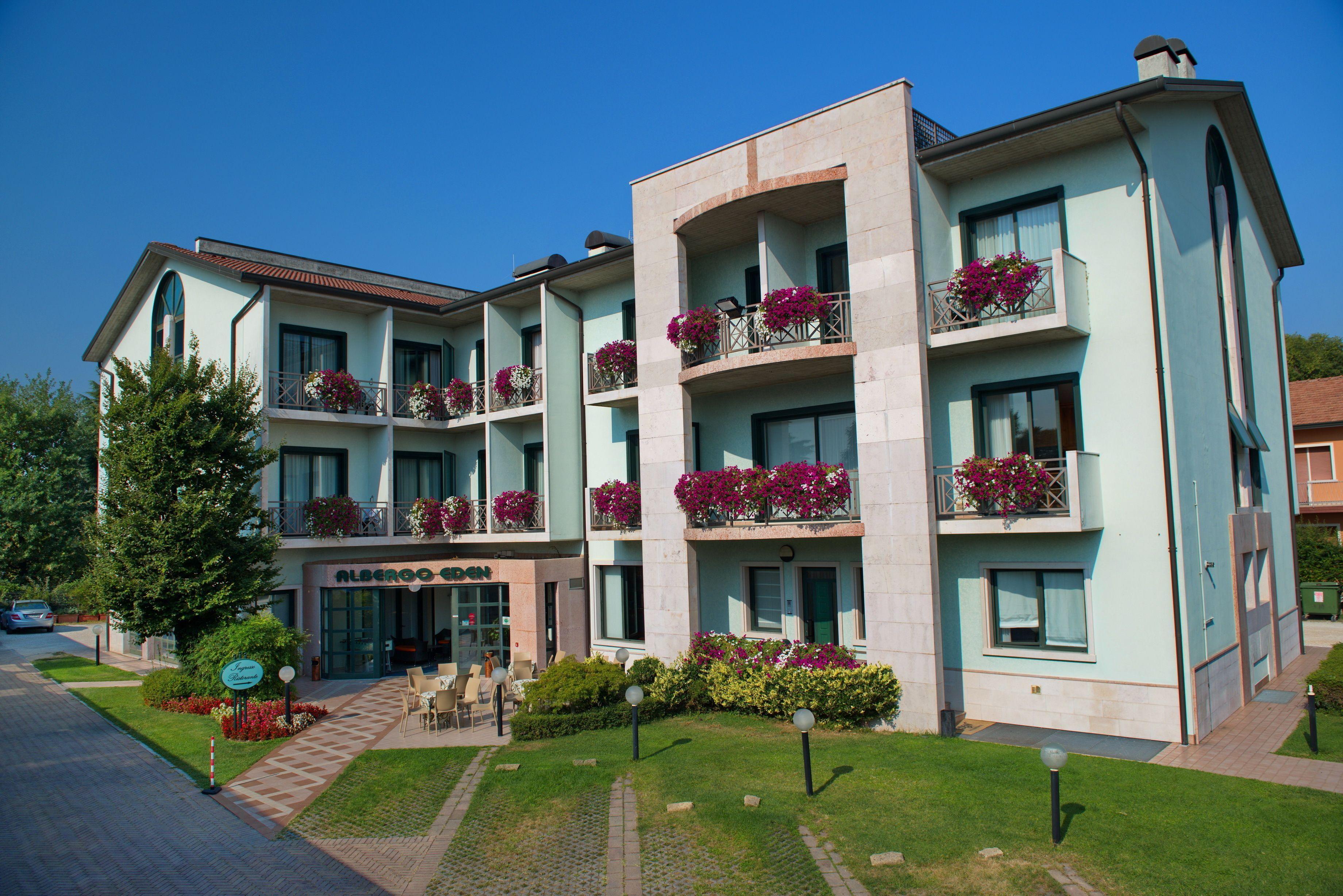 Vicino all'Acquapark Picoverde: 3 Hotel Centrali a Confronto