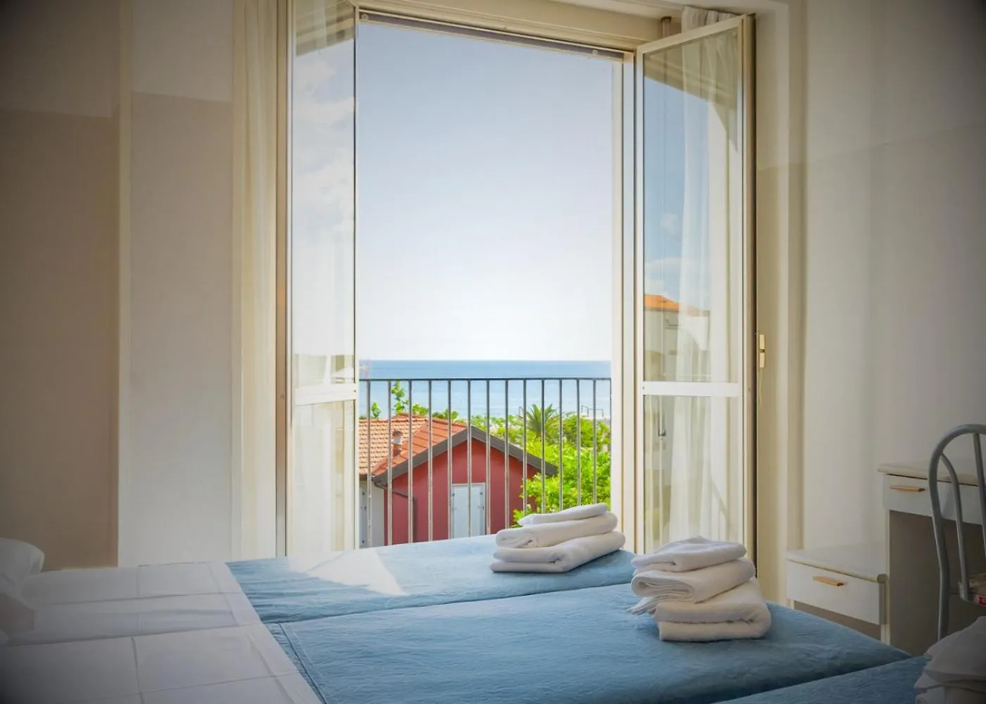 6 Beach Hotel Vicino a Riminiterme per Mare e Benessere