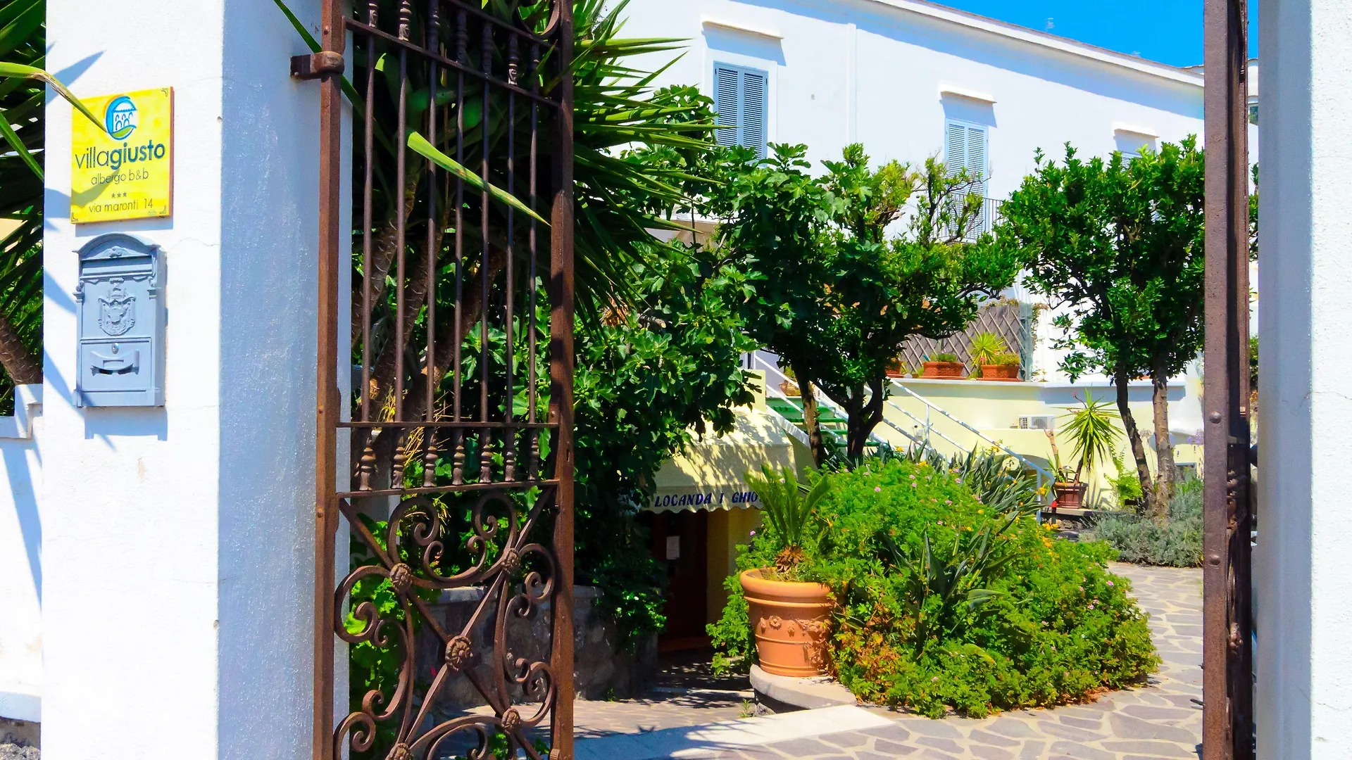 6 Hotel Centrali vicino al Museo del Mare di Ischia da Valutare
