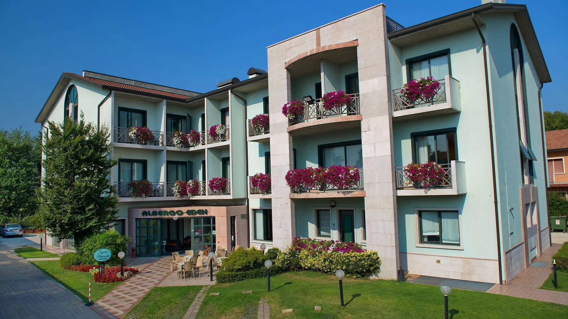 Vicino all'Acquapark Picoverde: 3 Hotel Centrali a Confronto